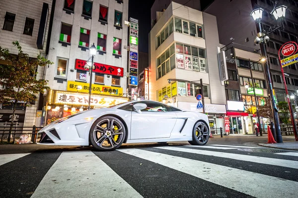 White Lamborghini Gallardo on the street of Tokyo — Stock Photo, Image
