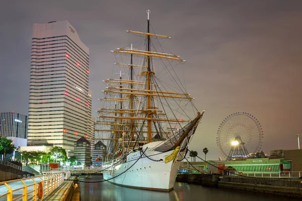 Nippon Maru vitorlás hajó Yokohama éjjel, Japán — Stock Fotó