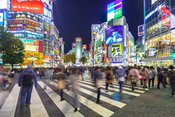 Πεζοί διάβαση πεζών στην περιοχή Shibuya στο Τόκιο, Ιαπωνία — Φωτογραφία Αρχείου