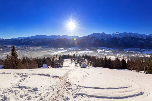 Zakopane dans les montagnes Tatra en hiver — Photo