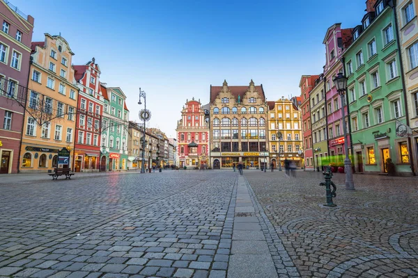 Arquitetura da Praça do Mercado em Wroclaw ao entardecer, Polônia — Fotografia de Stock