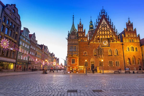 Market Square Wroclaw mimarisini alacakaranlıkta, Polonya — Stok fotoğraf