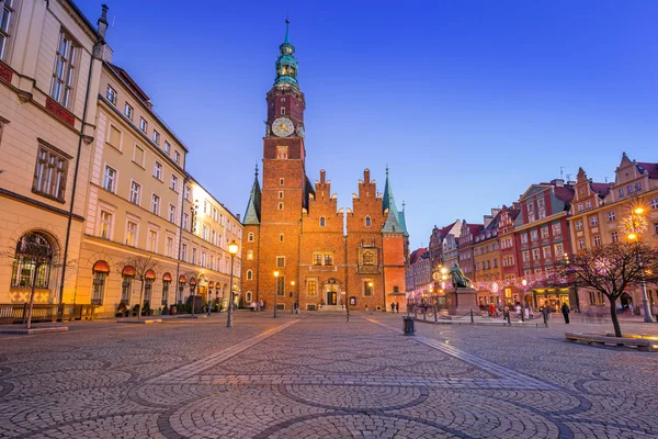 Architektura z tržního náměstí ve Vratislavi za soumraku — Stock fotografie