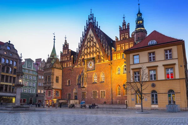 Arquitetura da Praça do Mercado em Wroclaw ao entardecer — Fotografia de Stock