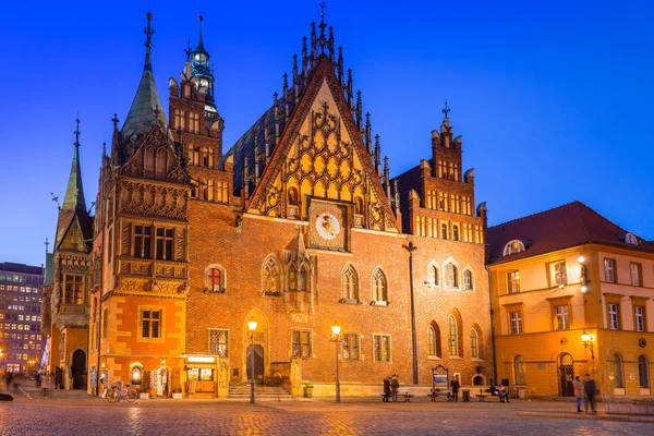 Market Square Wroclaw mimarisini alacakaranlıkta — Stok fotoğraf