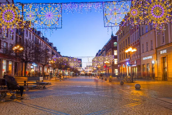 Arsitektur Alun-alun Pasar di Wroclaw pada senja hari — Stok Foto