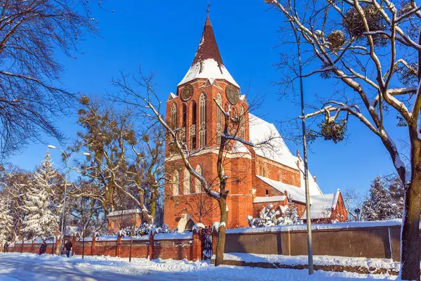 Bella chiesa di mattoni a Pruszcz Gdanski — Foto Stock