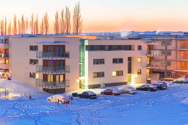 Strada dopo abbondanti nevicate al tramonto — Foto Stock