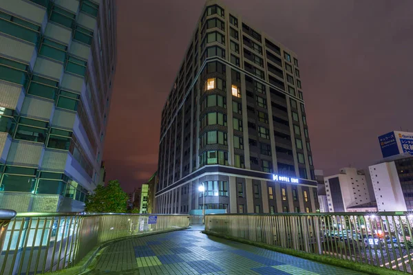 Arquitetura de Minato Mirai 21 distrito em Yokohama à noite — Fotografia de Stock