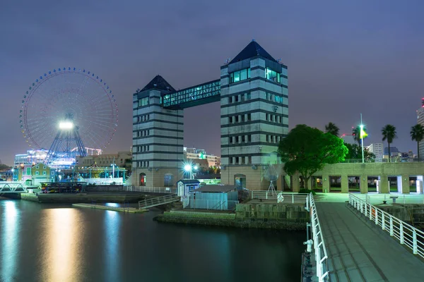 Городской пейзаж города Иокогама ночью — стоковое фото