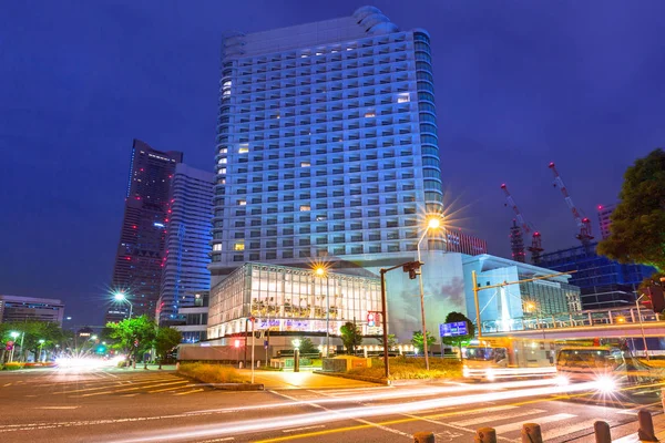 Architektur des Viertels Minato Mirai 21 in Yokohama bei Nacht — Stockfoto