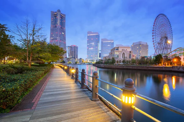 夜明けの横浜市の都市景観 — ストック写真