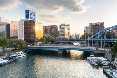 Yokohama bölgesinde Minato Mirai 21 mimarisi