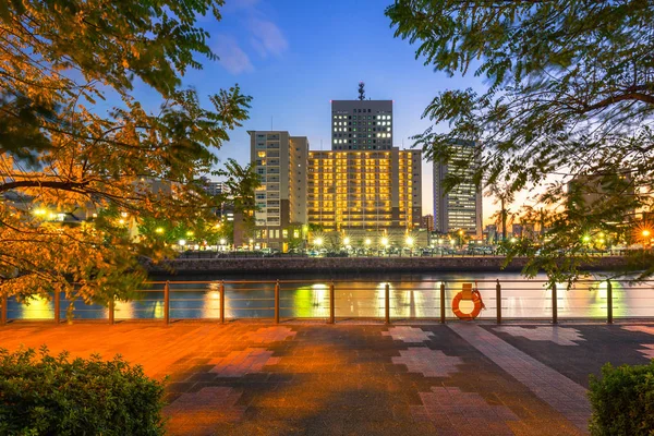 Paysage urbain de Yokohama la nuit — Photo