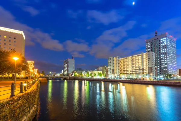 夜の横浜の町並み — ストック写真