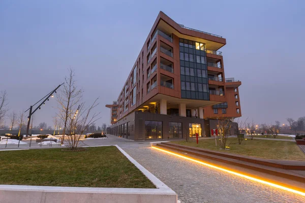 Építészet a modern apartmanokat, Gdansk, Lengyelország-Zachariasza folyó — Stock Fotó