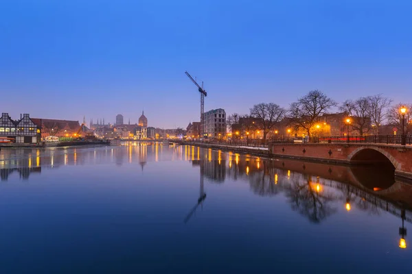 A cidade velha de Gdansk no rio de Motlawa — Fotografia de Stock