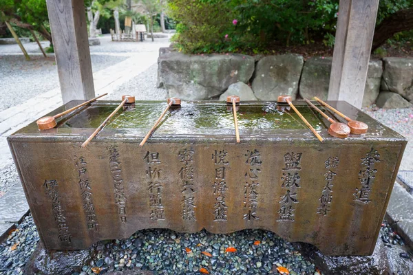 Water purification at buddhist temple — Stock Photo, Image