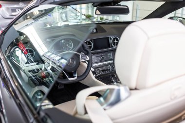 C63 Amg cabrio araba showroom