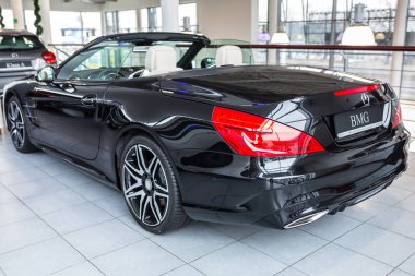 C63 Amg cabrio araba showroom