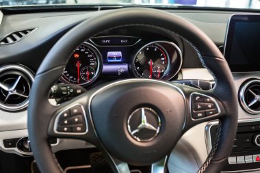 Mercedes Gla araba showroom