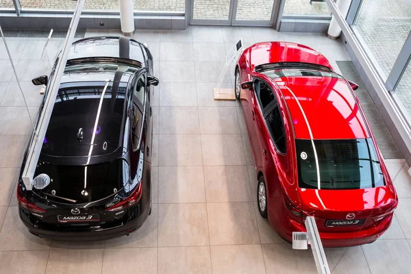Mazda 3 nello showroom dell'auto — Foto Stock