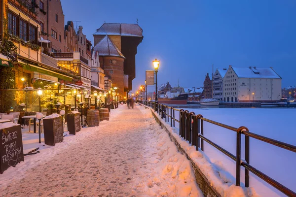 Vieille ville de Gdansk sur la rivière Motlawa en hiver, Pologne — Photo