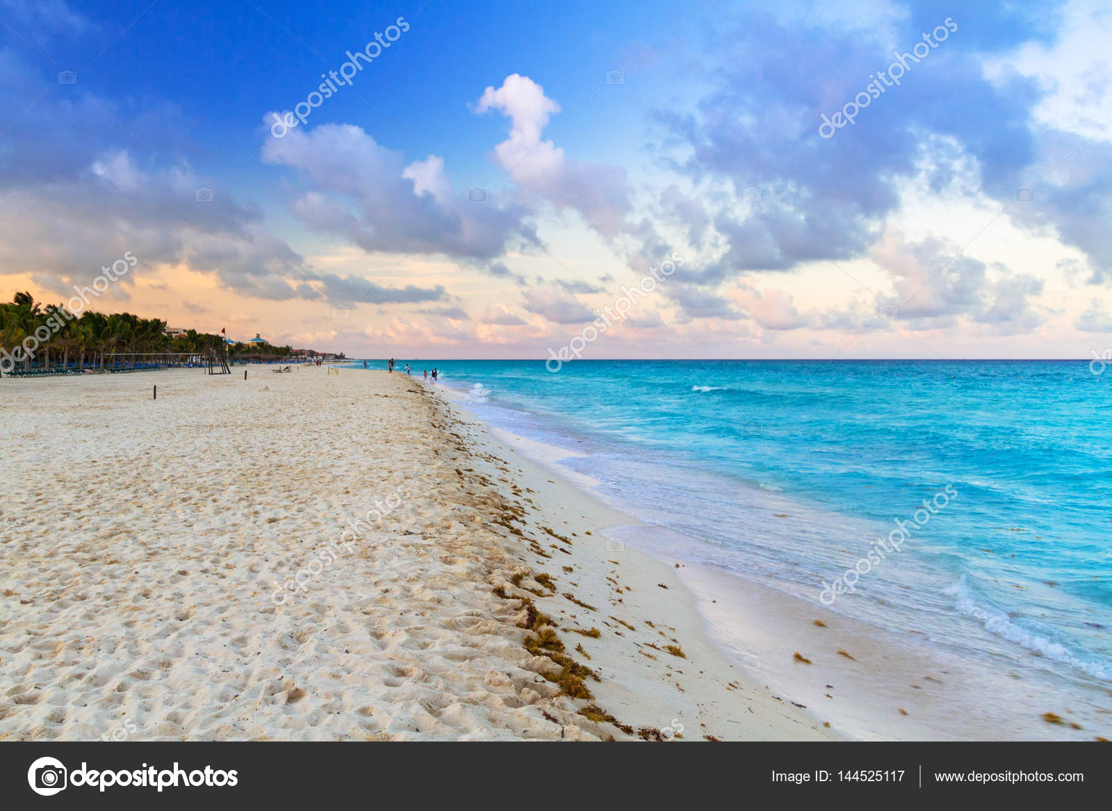 Lever Du Soleil Sur La Plage De Playa Del Carmen
