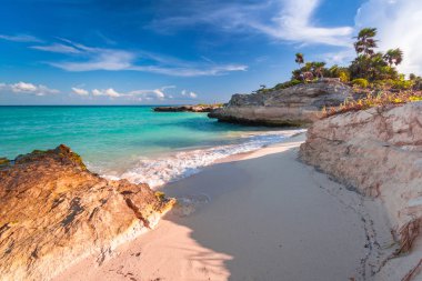 Bir Playa del Carmen Karayip Denizi sahilinde