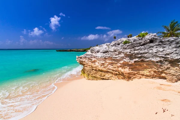 Praia no mar do Caribe em Playa del Carmen — Fotografia de Stock