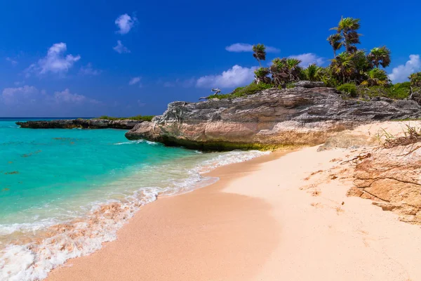 Strand am karibischen Meer in playa del carmen — Stockfoto