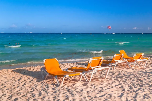 Praia no mar do Caribe em Playa del Carmen — Fotografia de Stock