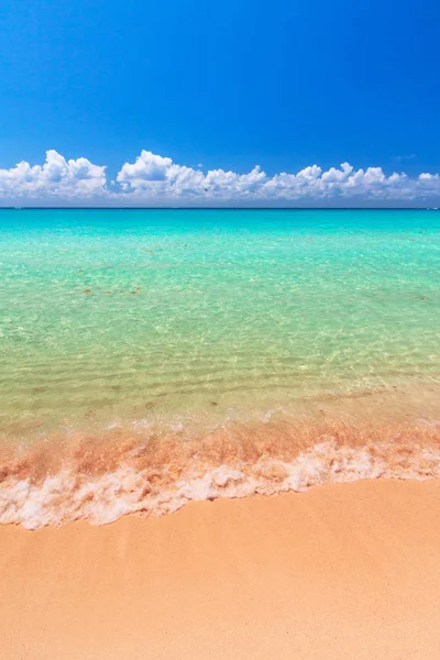 Plage à la mer des Caraïbes à Playa del Carmen — Photo