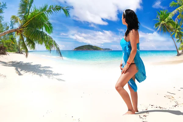 Vacaciones de sol en la playa tropical — Foto de Stock