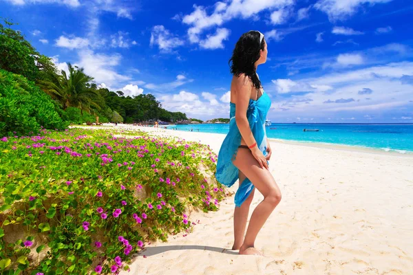 Solen semester på den tropiska stranden — Stockfoto