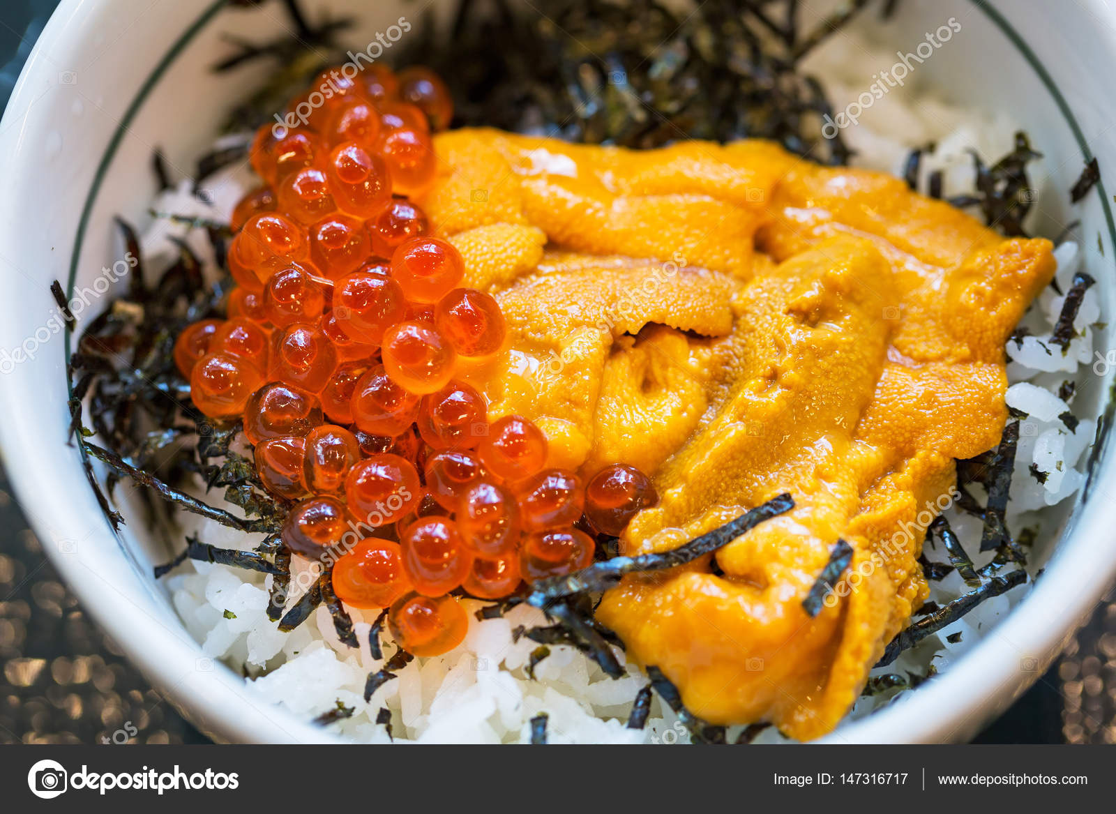 икра лососевая кета. что символизирует икра в японии. белая икра черная и красная. роллы с красной икрой. что символизирует икра в японии.