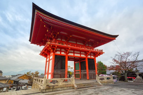 Architectuur van de Kiyomizu-Dera boeddhistische tempel in Kyoto, Japan — Stockfoto