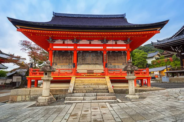 Kiyomizu-Dera boeddhistische tempel in Kyoto bij dageraad, Japan — Stockfoto