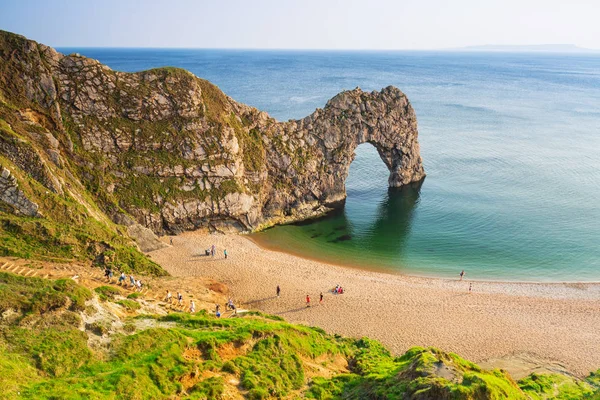 Durdle Door na pláži, Velká Británie — Stock fotografie