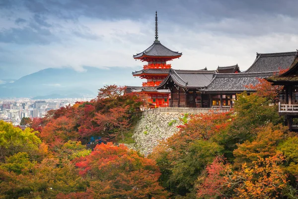 Buddhista Kiyomizu-Dera temple, Kyoto, Japán — Stock Fotó