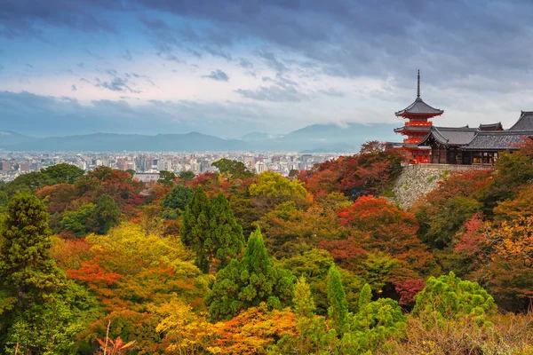 Templo budista Kiyomizu-Dera en Kyoto, Japón — Foto de Stock