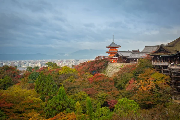 Pagoda del templo Kiyomizu-Dera en Kyoto — Foto de Stock