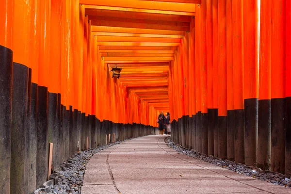 Migliaia di porte di Torii al Santuario di Fushimi Inari — Foto Stock