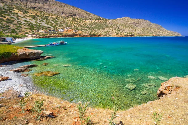 Acqua turchese della baia di Mirabello a Creta — Foto Stock