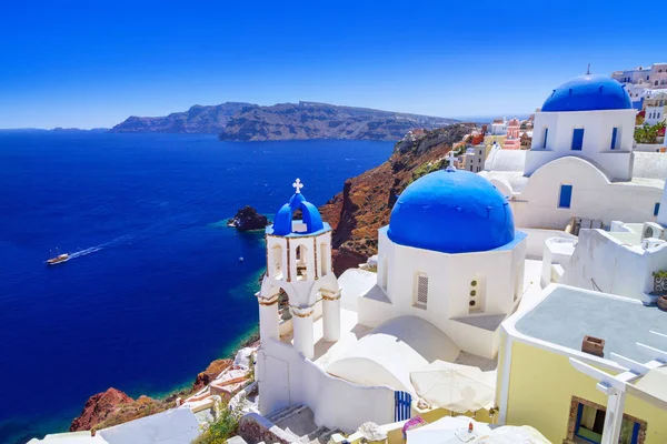 Bela cidade de Oia na ilha de Santorini — Fotografia de Stock