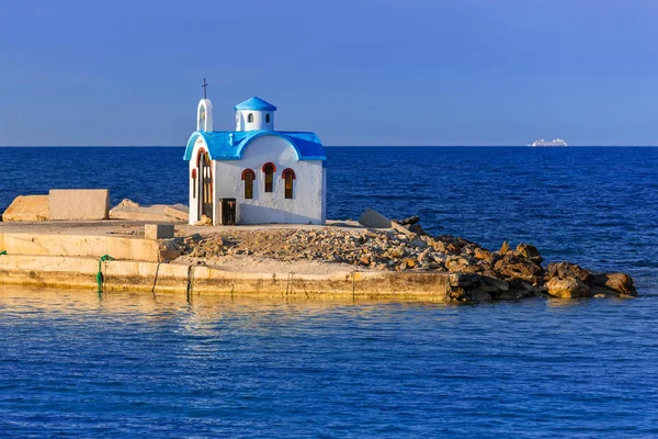 Beautiful chapel on the coast of Kato Galatas on Crete — Stock Photo, Image