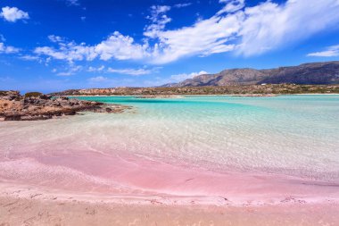 Pembe kum Girit ile Elafonissi plaj