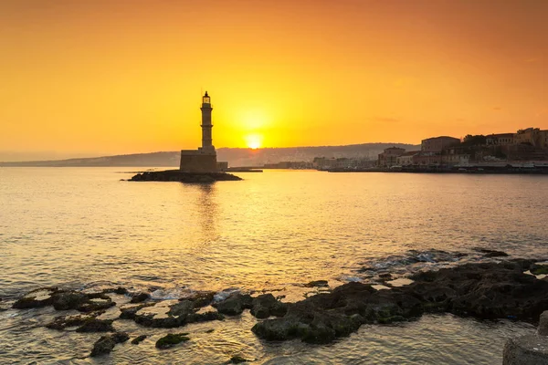 Faro del vecchio porto veneziano a Chania all'alba, Creta — Foto Stock