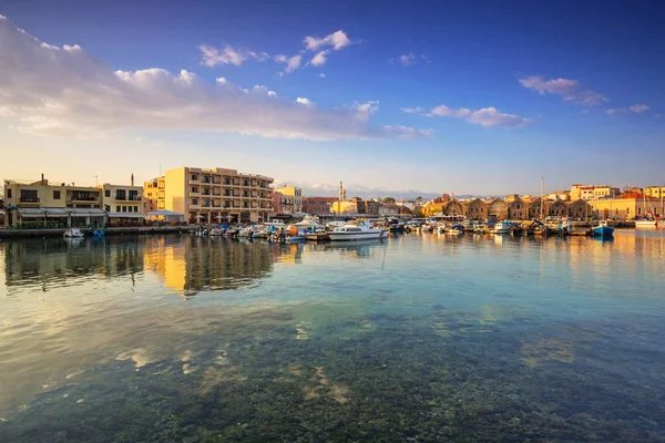 Velho porto veneziano de Chania ao nascer do sol, Creta — Fotografia de Stock