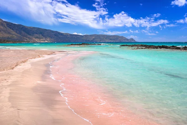 Pláž Elafonissi s růžový písek na Krétě — Stock fotografie